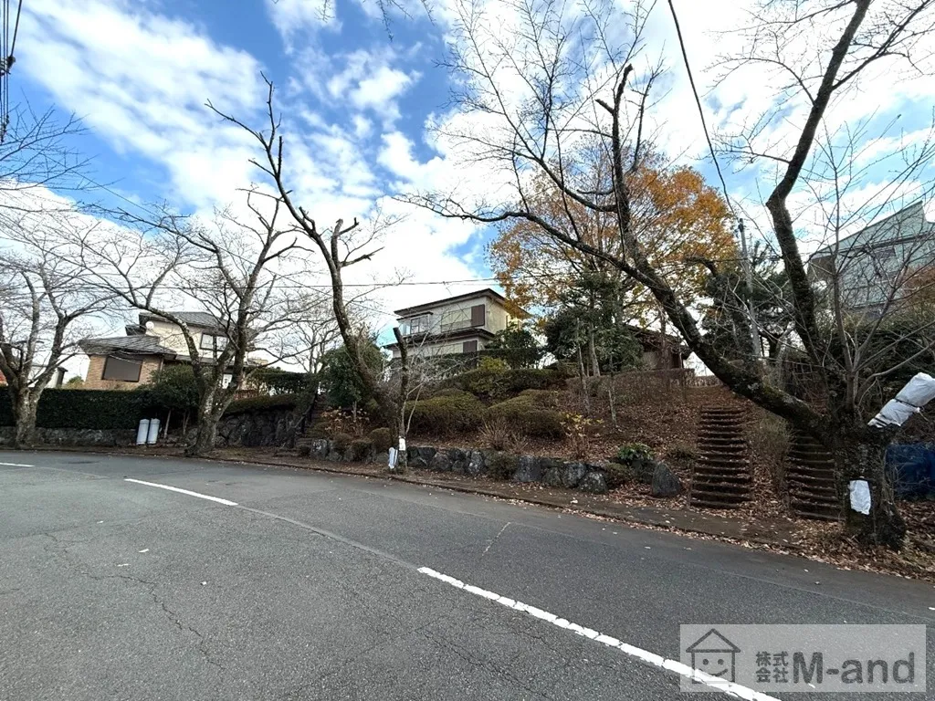 前面道路を含む外観