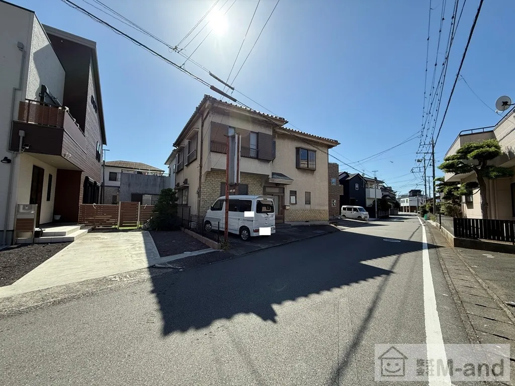 前面道路を含む外観