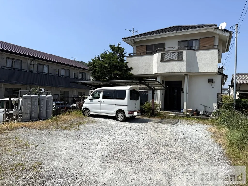 敷地内、別棟：戸建て付きです。
