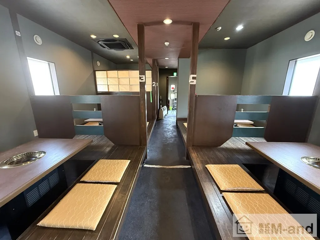 店舗内、全6席。6人まで座れます。
