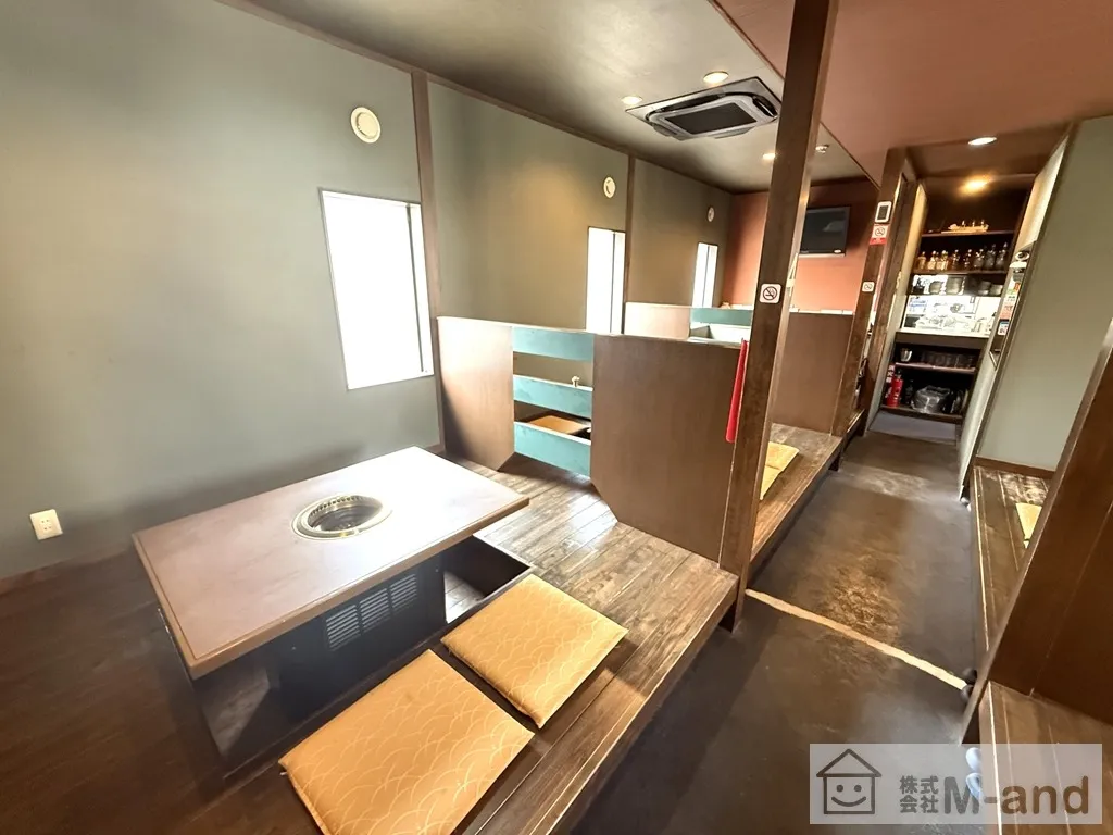 店舗内、全6席。6人まで座れます。
