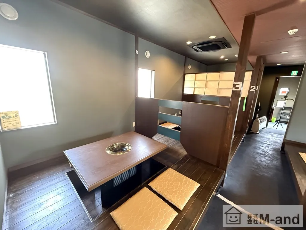 店舗内、全6席。6人まで座れます。