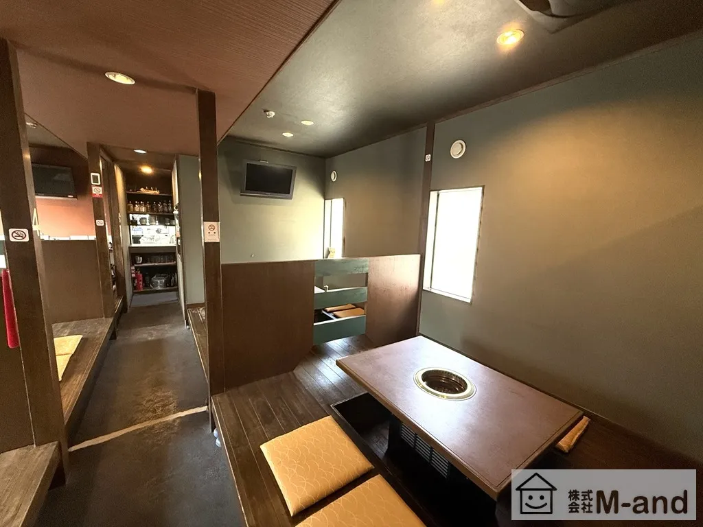 店舗内、全6席。6人まで座れます。