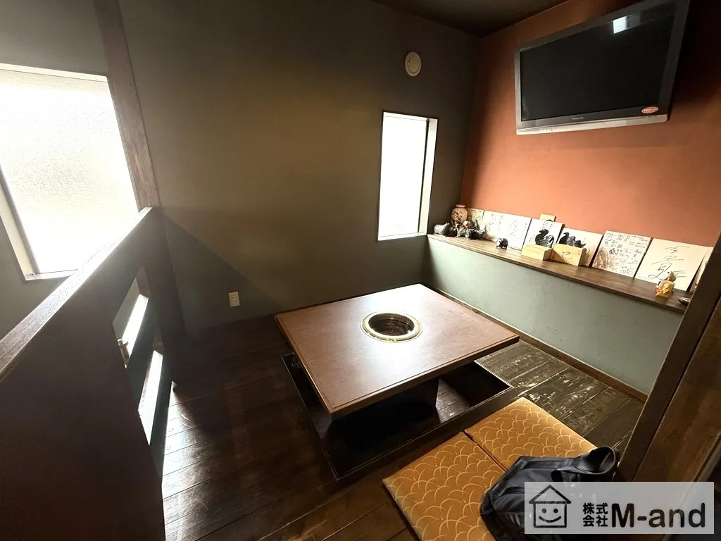店舗内、全6席。6人まで座れます。