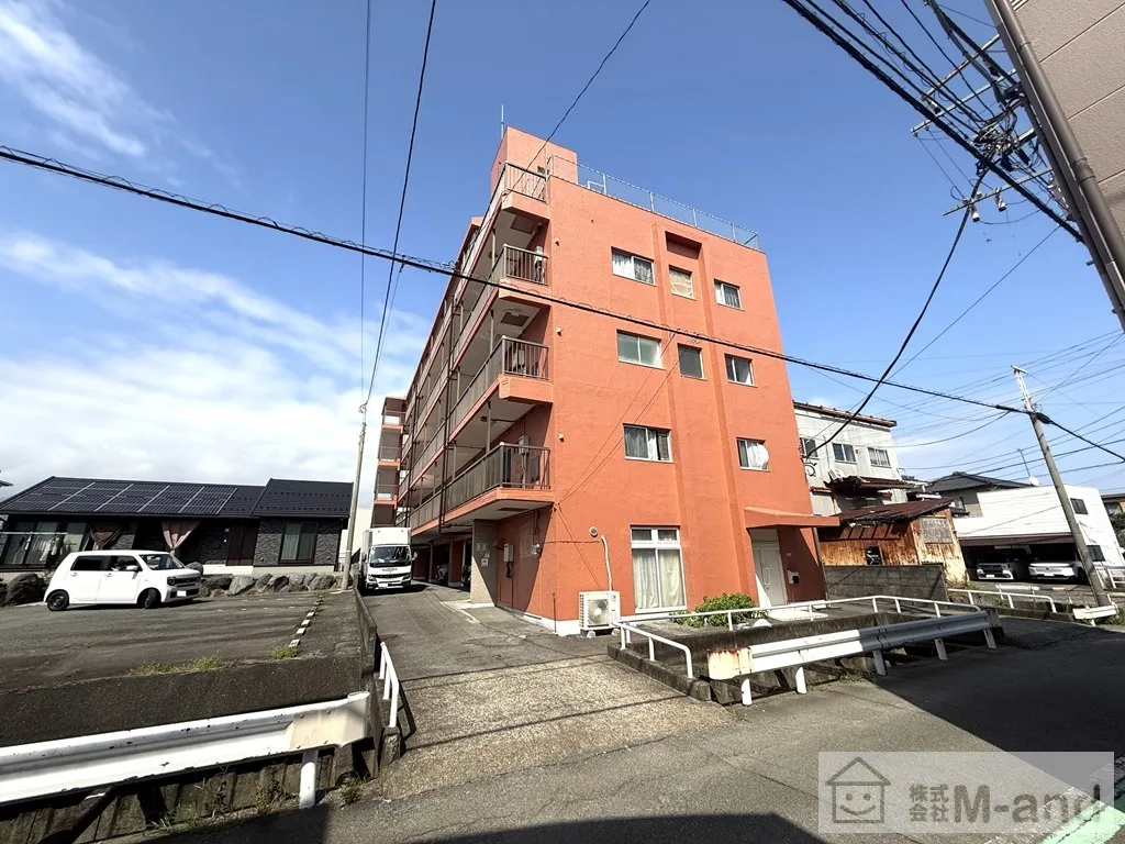前面道路からの外観