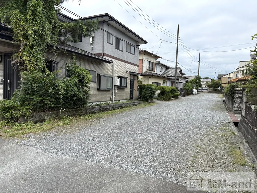 北側道路を含む外観