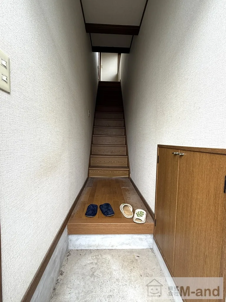 玄関（2F）