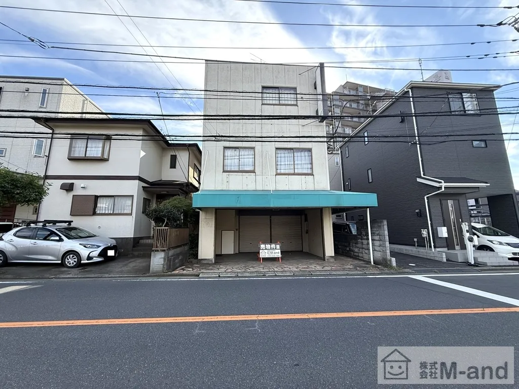 前面道路を含む外観