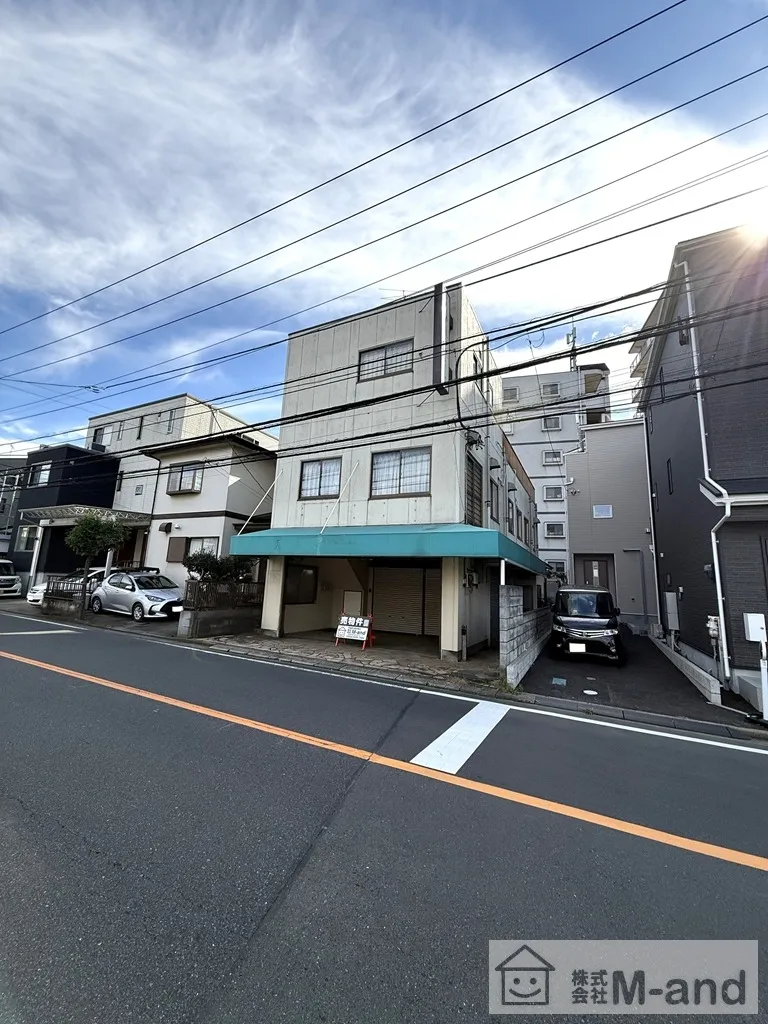 前面道路を含む外観